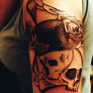#skull #roses #blackandgrey 
