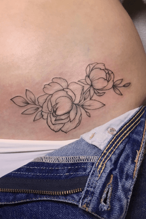 #makova_tattoo #tattoo #newtattoo #peony #peonytattoo #flower #flowertattoo #floral #tattooart #tattooartist #tattooing #tattooer #tattooist #tattoolove #tattoolife #kiev #kievtattoo #tattooukraine #ukraine #tattooidea #tattooinspiration #linework #shading #girl #firsttattoo 