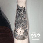 By RO. Robert Pavez • Hidden Skull in the leaves and pocket watch • #engraving #dotwork #etching #dot #linework #geometric #ro #blackwork #blackworktattoo #blackandgrey #black #tattoo #pocketwatch 
