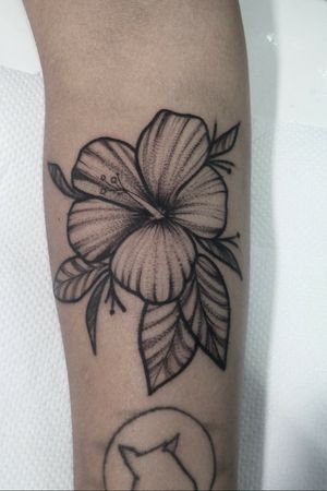 Hibisco em Blackwork.