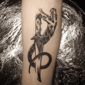 Snake n' Dagger#tattoos #blacktatoo #paris 