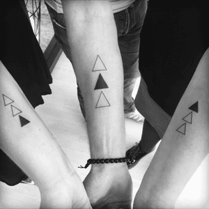 Sibling tattoo.Done together with big and little sister! Made by Dead Swallow Tattoo#siblingtattoo #geometric 