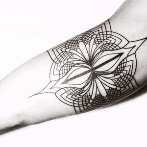 Artist #jonmateu #linework #pattern #armband #mandala 