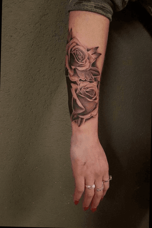 Done by Lex van der Burg - Resident Artist.                    #tat #tatt #tattoo #tattoos #amazingtattoo #ink #inked #inkedup #amazingink #blackandgrey #blackandgreytattoo #rose #roses #rosetatto #armpiece #armtattoo #amazingart #art #culemborg #netherlands 