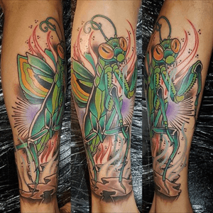 Mantis on the outer calf by Justin Hodson at Fat Ink Tattoo in Newcastle, Australia. 