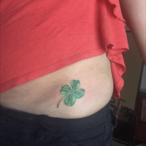 Cute little custom clover done by @McGinnis.Brent #clover #4leafclover #girls #girlswithink #hiptattoo #colorblend #indianapolis #delta9