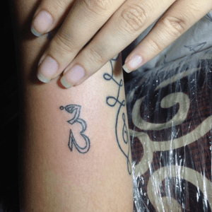 Tattoo by glazed handpoke