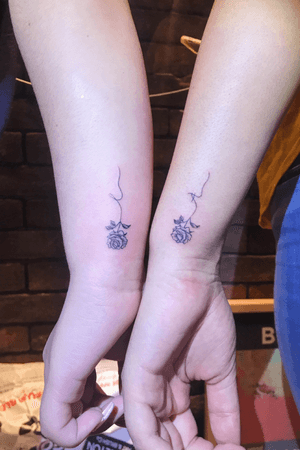 Sister Tattoo  #rose #rosetattoo #floral #flower #hipbones #sidetattoo #floraltattoo #twins #sister 