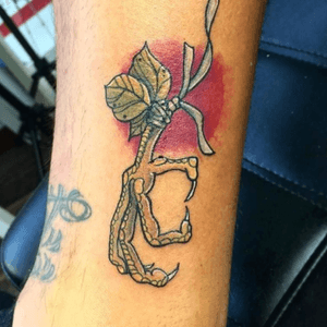 •Lucky Chicken Foot • Done on fellow Artist @gart_tattoo - #goodluck #luckychickenfoot #venezuela #caracas #tattooartist #blackcatink #sorrymom #lafincagolf #algorfa #neotradeu #neotraditionalartist 