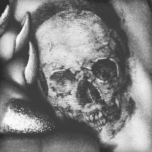 💀#foottattoo #deadskull #skull #girlswithtattoos 