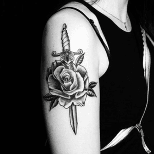 Rose & Dagger, Color I'm a small town girl from Alabama. I would love to see New York and have a kick ass tattoo by Meagan! Two dreams in one. #megandreamtatoo #meganmassacre #gritnglory #dremtattoo 
