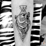 Nº251 #tattoo #tatuaje #ink #inked #bear #beartattoo #geometric #geometry #lines #triangle #triangletattoo #warrior #protection #spirit #animal #spiritanimal #stremgth #confidence #bylazlodasilva Bear design by other artist