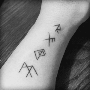 #runes #fineline #blackwork #TattooGirl #smalltattoo 