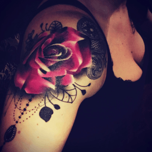 #roses #lace #simonsmithtattoo