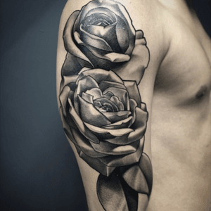 Flowers#flowers #roses #ta2 #tatoo #tattoo #tatuagem #tatuagens #tatuagi #tattooed #tattoos #toptattoo #toptattoos #tattooofinstagram #lovetattoo #artenapele #arte #ink #inked #instattoo #instatoo #tattooart #tattooartist #tattooist #jecktattoo #jecktatuagens #blackandgrey #blackandgreytattoos 
