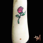 #disney #disneytattoo #rose #rosetattoo #flowers #flowertattoo #beautyandthebeast #colortattoo #equilattera #tattoo #art #tattooflash #tattooedgirls #tattooart #399tsul #tsul #paris