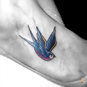 Nº198 Swallow #tattoo #ink #oldschool #bird #birdtattoo #oldschooltattoo #swallow #swallowtattoo #color #eternalink #bylazlodasilva