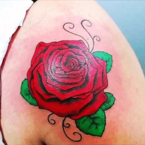 Tatuagem rosa vermelha #rosa #tattoo #rose #tatuagem #jeffinhotattow #tattoorose #tatuagemrose