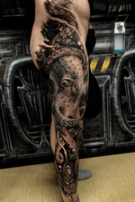 Tattoo by Floyd Varesi #octopus #bigoctopus #Biggestoctopus #hugeanimal #black #leg #notsmalltattoo #painmaster #tintenfisch # dreamworks #fisching #handpan #freehand #bigwork