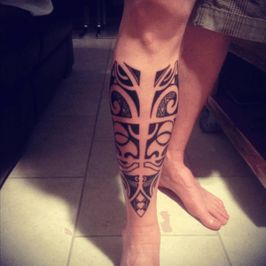Polynesian shin tattoo by Laurent Tattoo @Liège Belgium