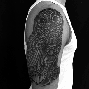 Owl cover up #dots #owl #coverup #blackwork #tattoosbyrodrigocanteras 