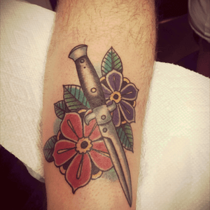 Done at Electric Ladyland Tattoo in New Orleans, Louisiana by Scott Berbier.#switchblade 