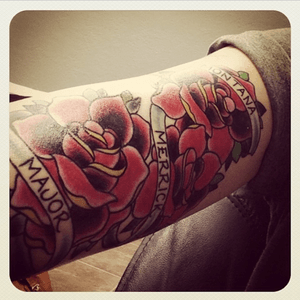 American Traditional roses with ribbons Art by Josh Daniels in OKC. #americantraditional #kiddos #redrose 