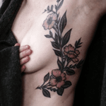 Flowers by Alice Carrier, Portland USA (via pinterest Alice Carrier Tattoos) #flower #placement #minimalcolor #botanic #AliceCarrier #ribs 