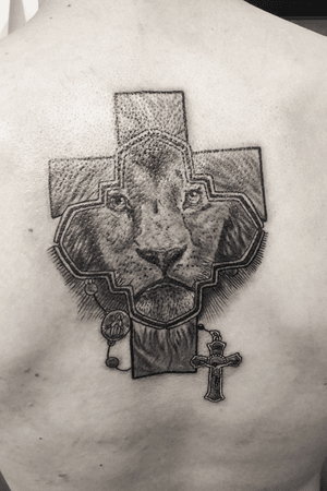 Lion in front of a cross with a rosary