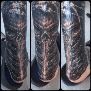 Heres a piece i did #freehand on a good customer with alot of 1st degree burns. This was all over scar tissue. And yea, thays all the way to the bottom of his foot. Im aware it wont stick down there but should fade down nice. Done bu #keegankeelikoga of #trapinktattoosfl in #sarasota #florida #skulls #biomech #tattoos 