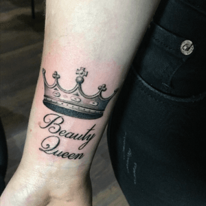#crown #lettering #realism #realistic #blackandgrey #small #simple 