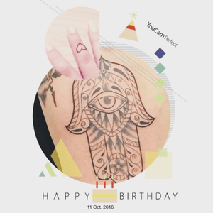 Birthday ink! 🎉💋#birthday #20 #hamsahand #fingertattoo #rose #hamsa #birthdayink 