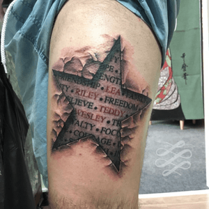 One of those stars with the kids names. #startattoo #staganddaggertattoo #lewishazlewood #3dtattoo 