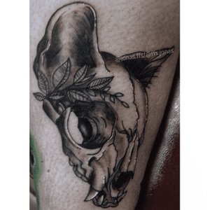 First time greywash shading 😌✨ done with intenze inks, t-tech cartridges, and a size 6 symbeos rotary machine. #catskull#cattattoo#tattooapprentice
