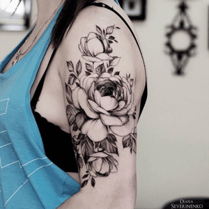 I love this tattoo. Maybe wuth just a touch of color. #flower 