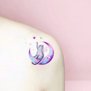 Cute purpel-ish moon tattoo by tattooist IDA #moon #moontattoo #tattooistida #cat #kitty #sky 