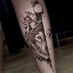 The split wolf #wolf #wolftattoo #tattoowolf #wolfpack #animal #tattoooftheday #tattoo 