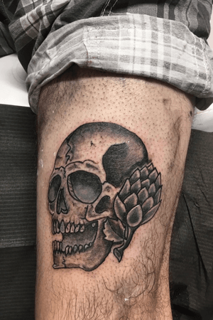 Cool skull piece i got to tatto on my buddy Hunter!   #apprentice #blackandgraytattoo #tattoo #eternalink 