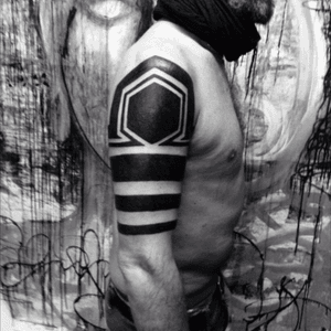 Geometric blackwork to gene!! #blackwork #geometricartist #BlackGeometry #tattoo_artist  #tattoo #blackworkers #etnic 