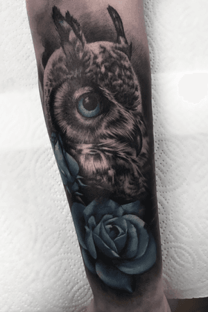 #owl #rose #blue #bluerose #tattoooftheday #realism #blackandgrey 