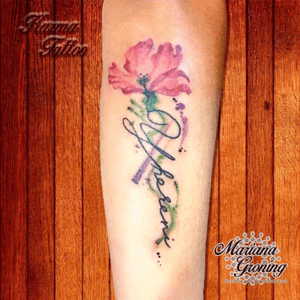 Flower and name tattoo #tattoo #tatuaje #tattooed #marianagroning #karmatattoo #mexico #cdmx #watercolor #watercolortattoo #colortattoo #flowertattoo #flower #flowers #plants #craneo #tatuadora #mexicoDf 
