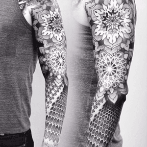 Love this! Flows great #sleeve #mandala #geometric #flowers #shading 