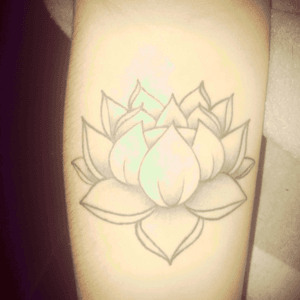 My first tattoo ❤️ (made in Belgium by Ben31) #flower #lotus #lotusflower #firstattoo 