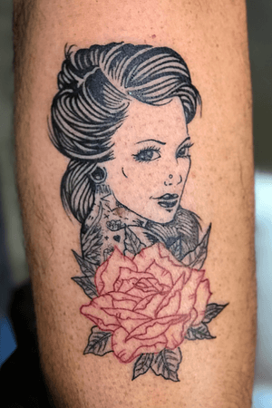 #tattoo #tatuaje #tattooed #tattoist #tattoist #tattooedmen #inked #inked #inktattoo #linetattoo #redrosetattoo #redlinetattoo #beautifultattoo #tattoooftheday #amazingtattoos #alkimiatattoo #bumblebeemachine 