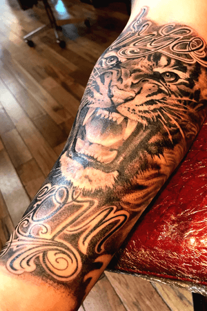 Dotwork shading on this tiger tattoo.