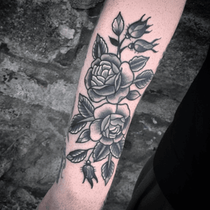Some roses for my buddy Aaron. #roses #rosetattoo #rose #traditional #traditionaltattoo #blackwork #blackworkers #boldtattoo 