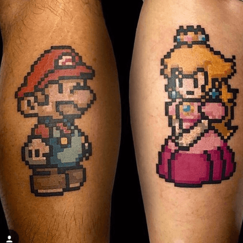Tatuagem de casal por Matheus Sacom. #tattoodo #TattoodoBrasil #TattoodoBrazil #TattoodoApp #TattoodoBR #mario #princesspeach #nintendo #princesa #gamer #games #videogame #nerd #geek #colorida #colorful #tatuagemdecasal #coupletattoos #MatheusSacom
