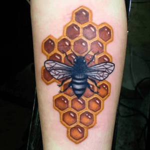 #bee #honeycomb #color #meagandreamtattoo 