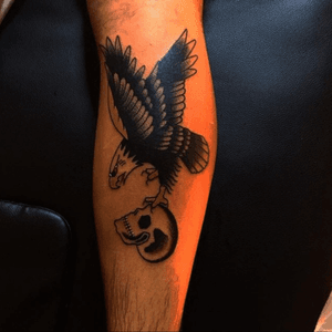 #skull #eagle #traditional #welove #panciotattoo @pancio_tattoo #black 