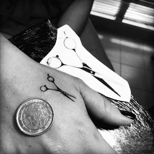 #tattoo#tattooink#tattoolove#tattoolife#ink#inkwolrd#roma#italy#instadayly#instagood#insta#instalife#mylife#lovemyjo#tattootime#tattoopeople#inkboy#scissors
